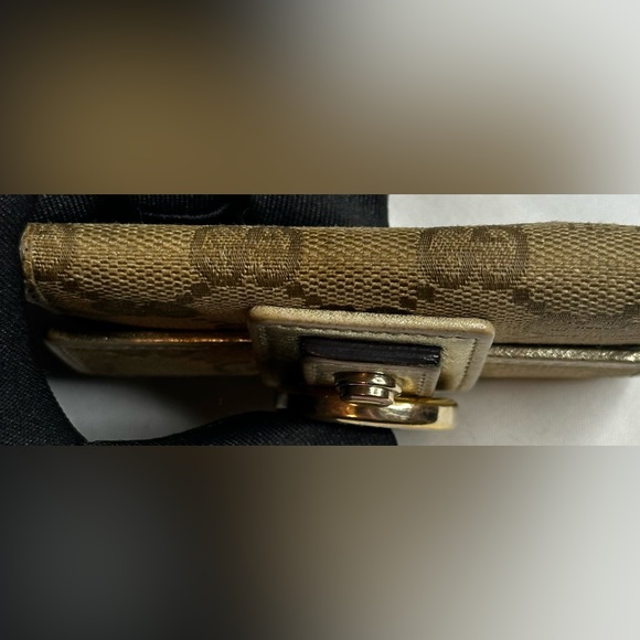 Authentic GUCCI Gold Monogram Key Holder GUC - Picture 11 of 17